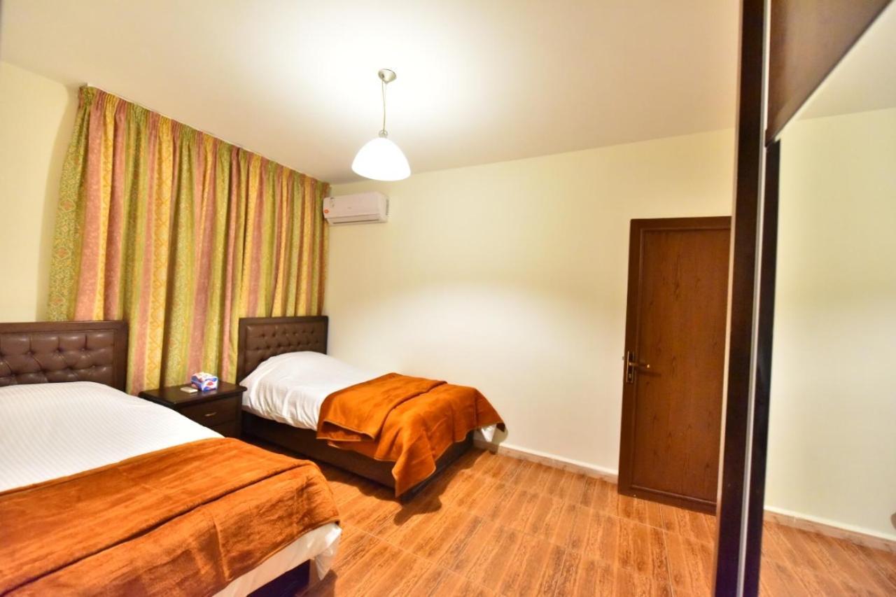 Al Farooq Hotel Apartments Аман Екстериор снимка